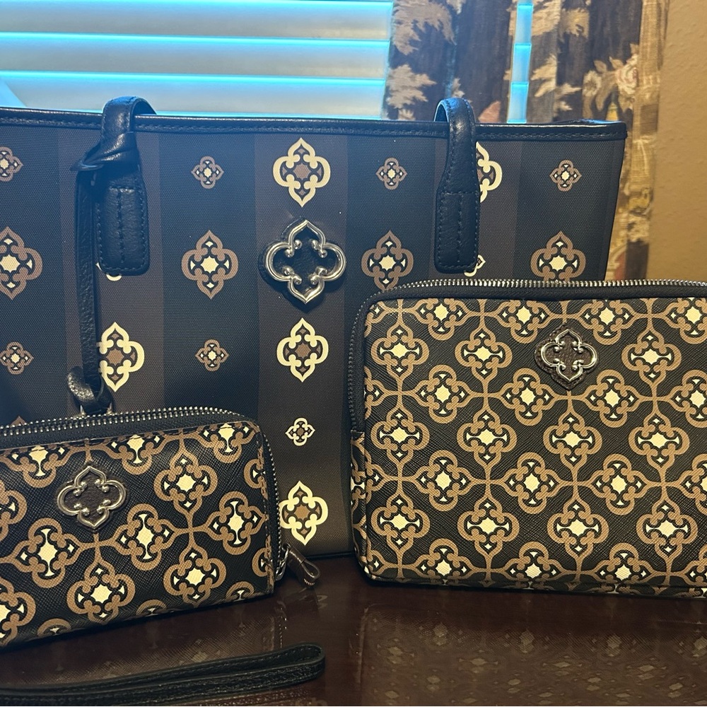 Brighton Toledo Collection (RETIRED)Designer Black and Tan w wallet and cosmetic